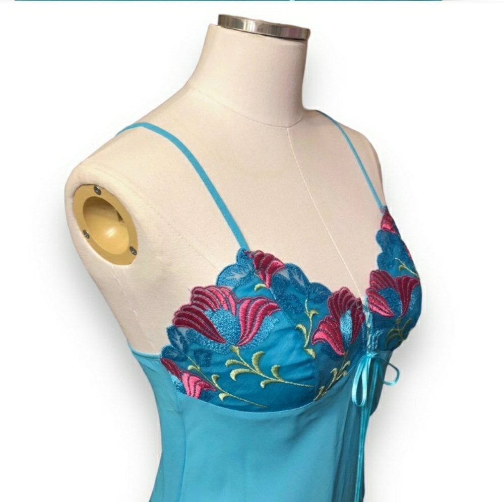 BEAUTIFUL WOMAN Floral Embroidered Sheer Negligée NWT!